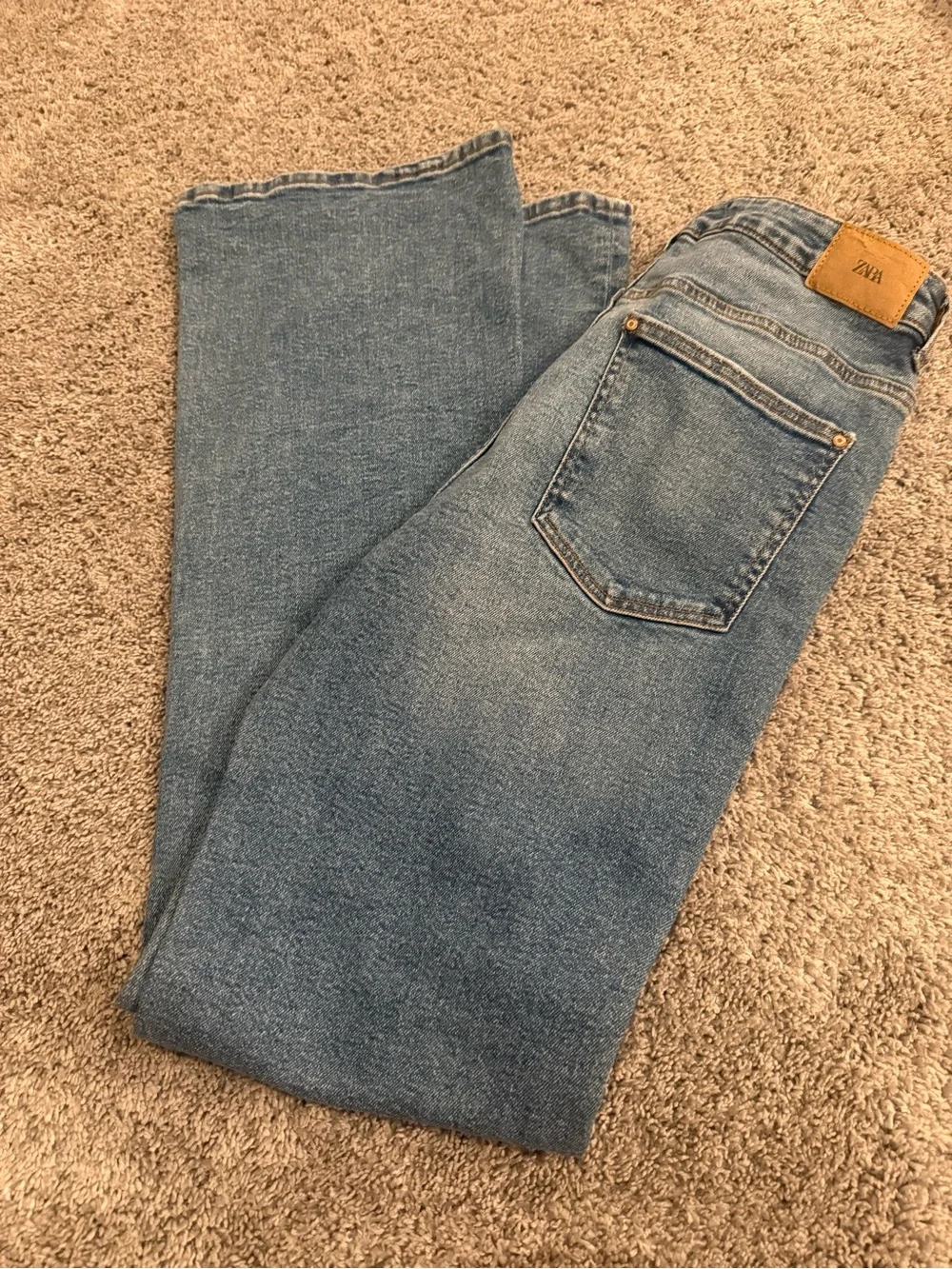 Zara women’s Light Blue Denim Jeans - Picture 1 of 3